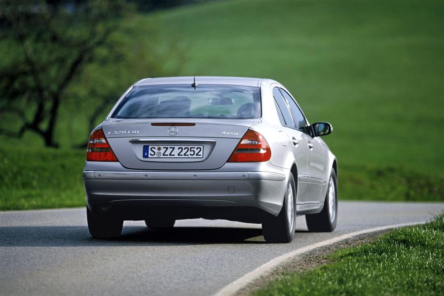  Mercedes-Benz E-Class 2002 года  (фото 49 из 448)